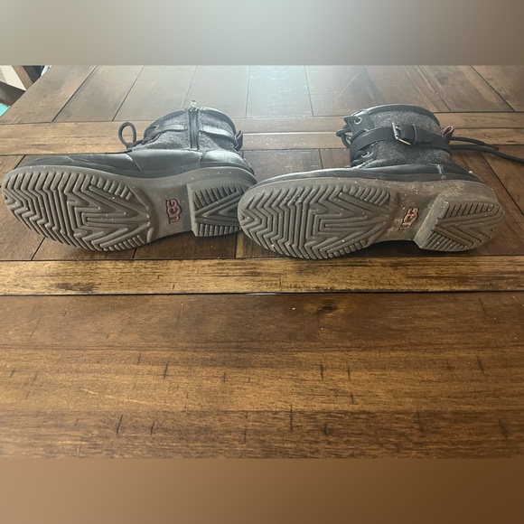 Ugg Boot 6 - Picture 7 of 9